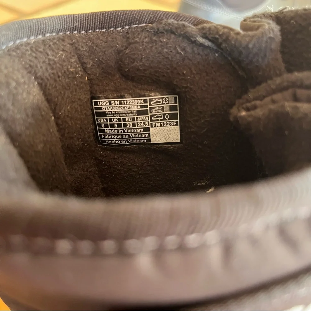 UGG Kids Taney weather Boots with Red Outsole Size 6 NWOT